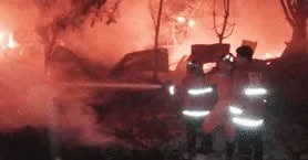 Lapak Limbah dan Pabrik Plastik Terbakar Kerugian Material Ditaksir Mencapai Miliaran Rupiah