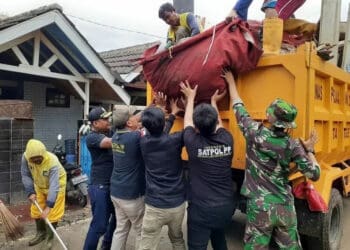 Bidang Gakumda Ikut Bersihkan Sisa Banjir