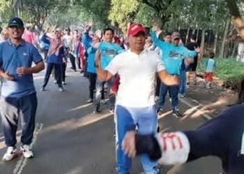 Mendaftar Lomba Pakai Sampah