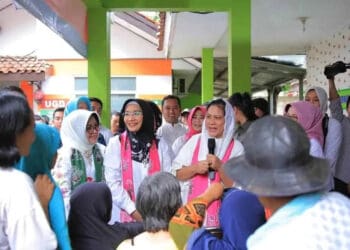 Ibu Negara dan Mensos Salurkan Bantuan Korban Banjir Kota Tangerang
