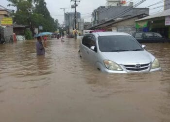 Banjir Lumpuhkan Lalu Lintas di Kota Tangerang