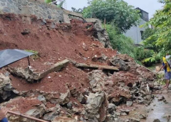 Longsor Hantam Rumah Warga