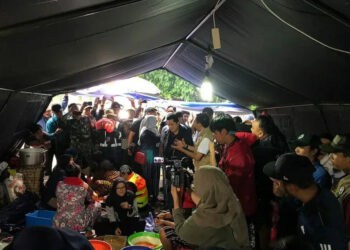 Tinjau Posko Banjir Teluknaga, Menteri Erick Pastikan Bantuan Tersalurkan