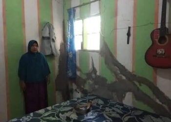Puluhan Rumah Retak