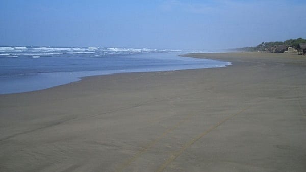 Dampak Tsunami, Pengunjung Pantai Bagedur Merosot