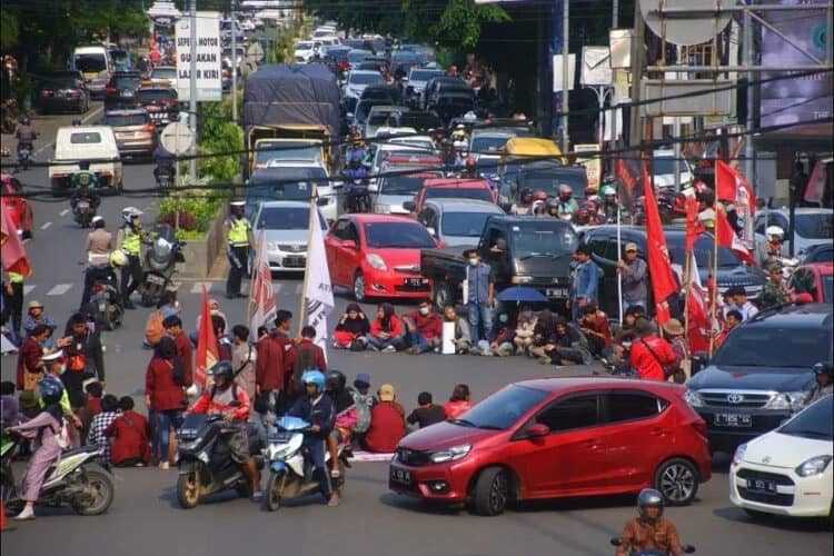Mahasiswa Banten Demo Tolak Omnibus Law