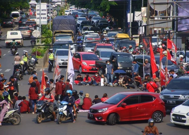 Mahasiswa Banten Demo Tolak Omnibus Law
