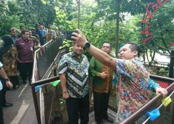 Walikota Arief Resmikan Flying Track Hutan Kota