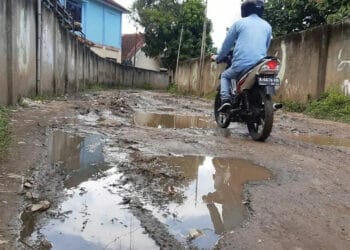 15 Tahun Jalan di Lopang Tak Tersentuh Pembangunan