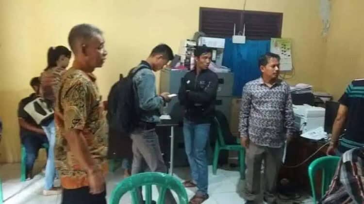 Pemohon Adminduk Membludak, Peralatan Minim