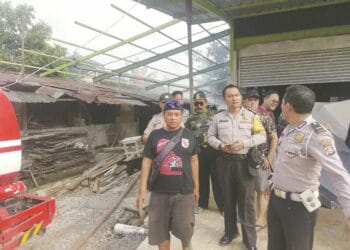Percikan Las Picu Kebakaran Gudang Kayu
