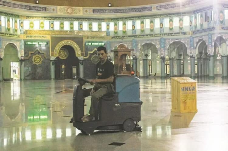 Jakarta Tiadakan Salat Jumat, Tangerang Membolehkan