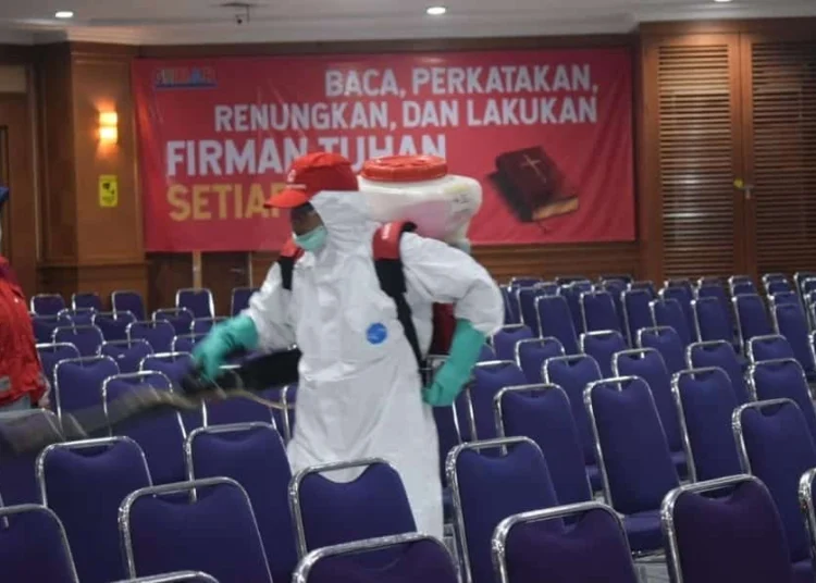 Tempat Ibadah di Kota Tangerang Disemprot Disinfektan