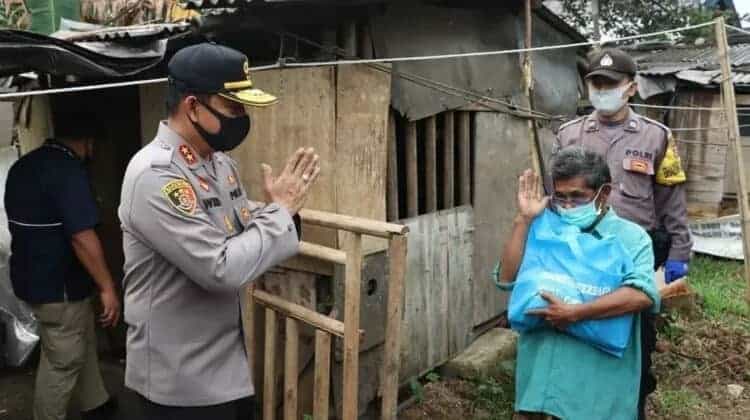 Wakabareskrim Bagikan Paket Sembako di Kabupaten Tangerang