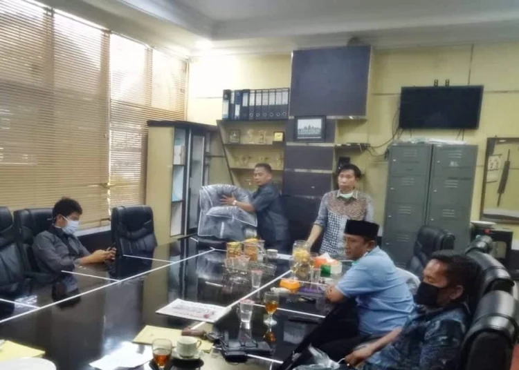 Baju Dinas DPRD Kabupaten Serang Seharga Rp 5,7 Juta