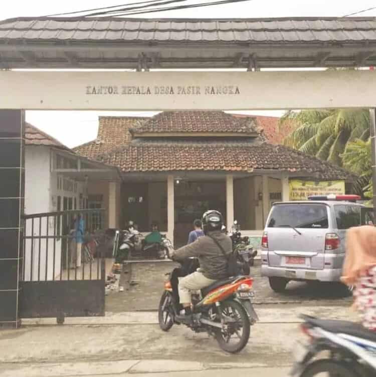 Pembagian Bantuan Tak Merata, Emak-emak Geruduk Kantor Desa Pasirnangka