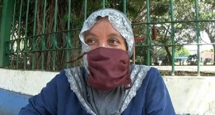 Berhadapan dengan Resiko Tertular, Dagangan Tak Pernah Habis