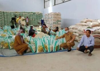 Bantu Warga Terdampak Covid-19, 126 Ton Beras Cadangan Pangan Diturunkan