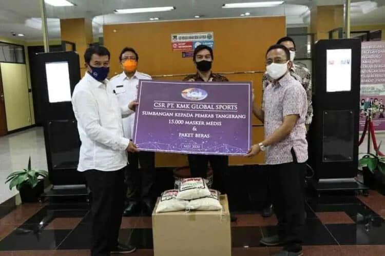 PT. KMK, LG dan Dewa Beton Kompak Serahkan Bantuan