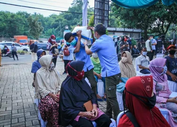 Pembagian Bansos Pusat di Kota Tangsel