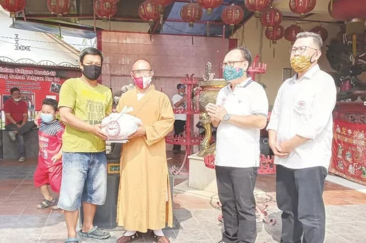 Majelis Mahayana Banten Salurkan Lumbung Pangan Warga