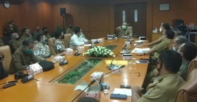 Bupati Zaki Tak Bisa Abaikan Sampah Cipeucang