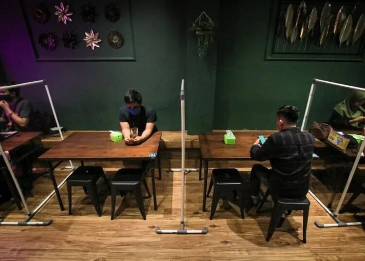 Suasana New Normal di Kedai Kopi