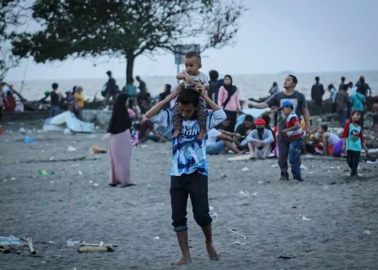 Pantai Tanjung Pasir Mulai Diserbu Warga