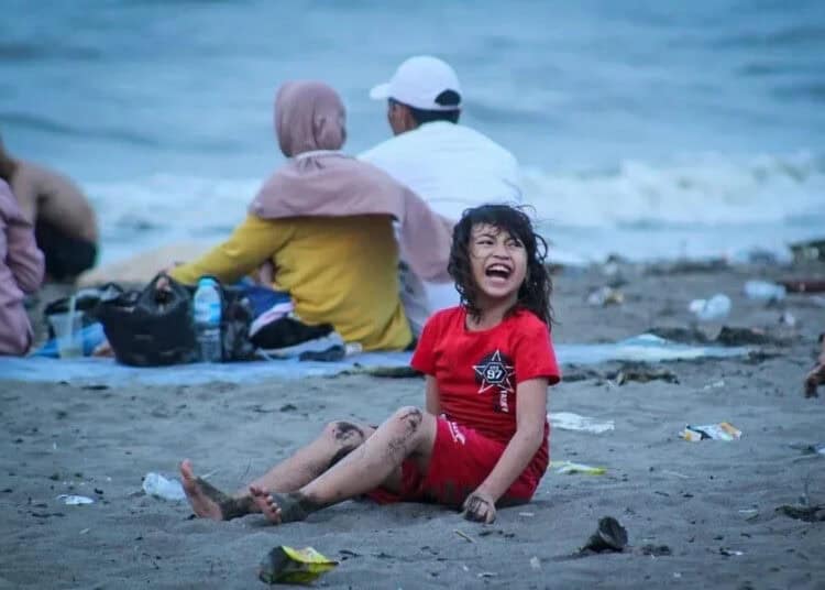 Pantai Tanjung Pasir Mulai Diserbu Warga
