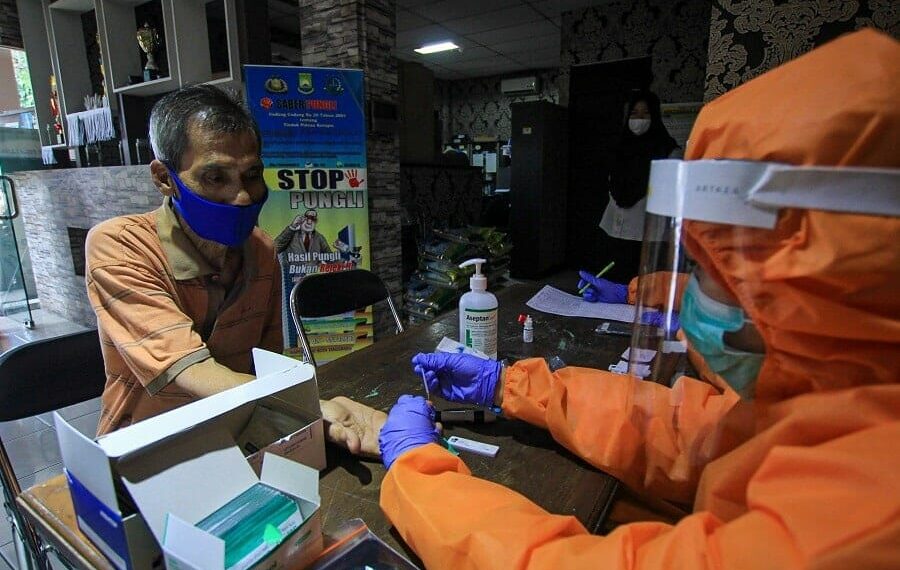 Rapid Test Warga di Zona Merah Kota Tangerang