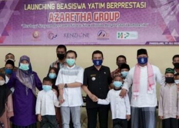 Azretha Group Tebar Beasiswa Anak Yatim di 11 Kecamatan