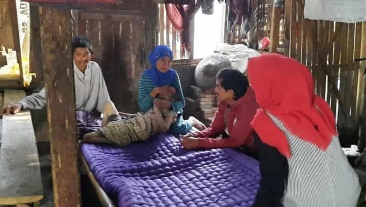 Puluhan Tahun Terbaring di Atas Kasur, Warga Bojongmanik Butuh Uluran Tangan