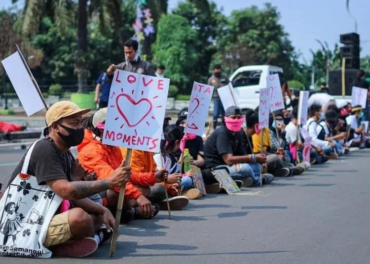 Aksi Love Moment Seniman Tangerang