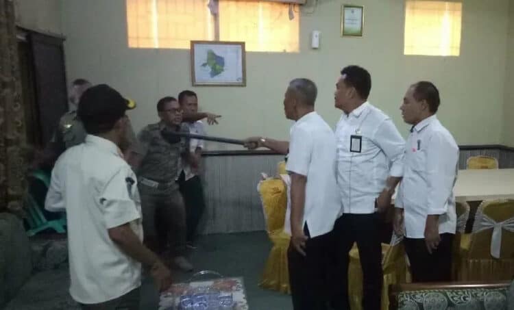 Nyaris Baku Hantam, Camat Kramatwatu Kena Prank