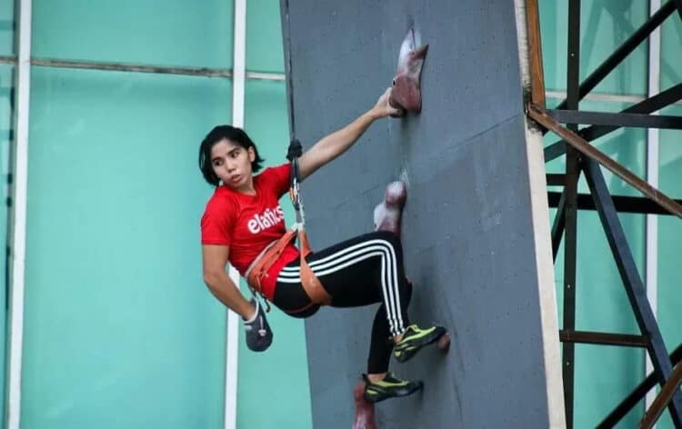 Dua Atlet Panjat Tebing Banten Terus Digembleng