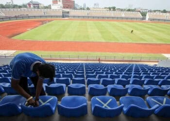 Jaga Jarak di Sport Center Kelapa Dua