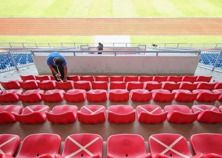 Jaga Jarak di Sport Center Kelapa Dua