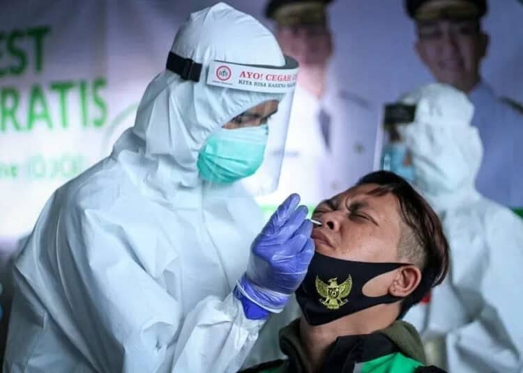 Ojek Online di Tangerang Ikuti Swab Test Gratis