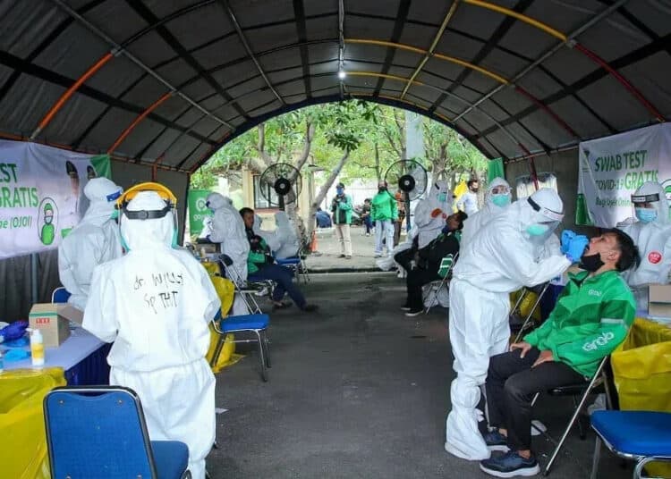 Ojek Online di Tangerang Ikuti Swab Test Gratis