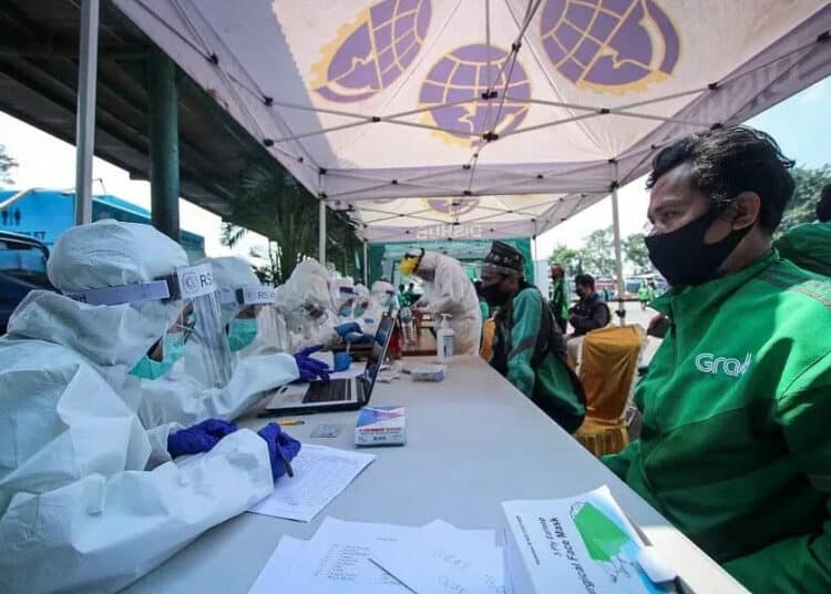 Ojek Online di Tangerang Ikuti Swab Test Gratis