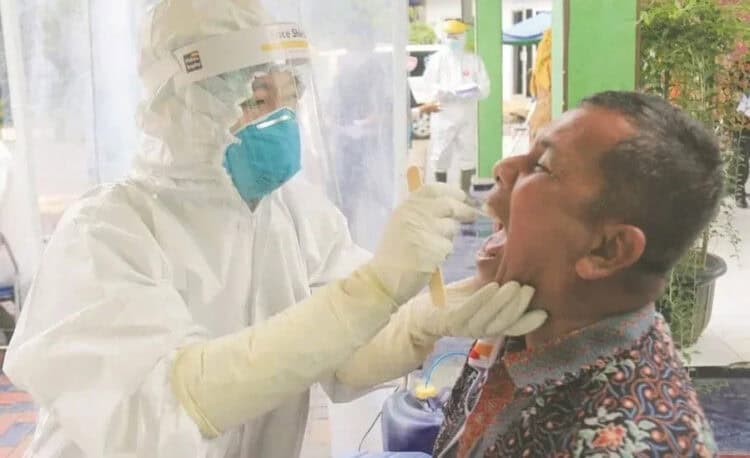 Petugas Pelayan Masyarakat di Kota Tangerang Dites Swab