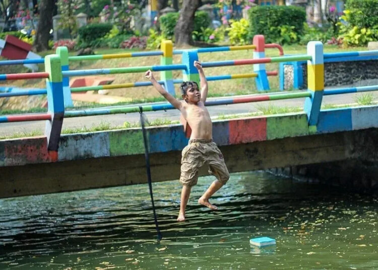 BERMAIN DI CISADANE (6)
