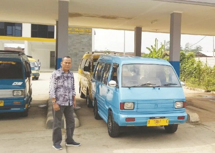 TINJAU TERMINAL: Kepala Dishub Kabupaten Serang, Hedi Tahap, saat meninjau terminal Tunjung Teja, belum lama ini. (DOKUMEN/SATELIT NEWS)