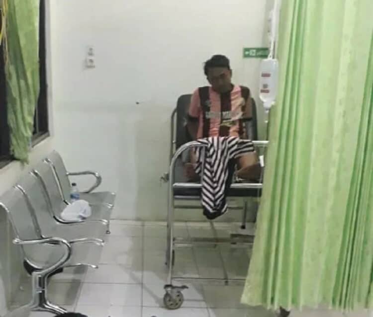 DIRAWAT: Sejumlah korban sambaran petir saat dirawat di rumah sakit. Kemarin kondisinya sudah mulai membaik. (MULYANA/SATELIT NEWS)