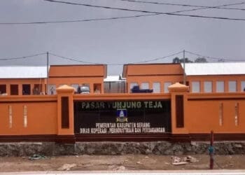 TAMPAK DEPAN: Lokasi Pasar Tunjung Teja, tampak depan. (SIDIK/SATELIT NEWS)