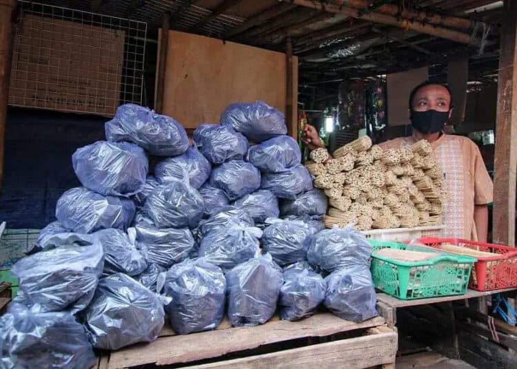 PEDAGANG ARANG (2)