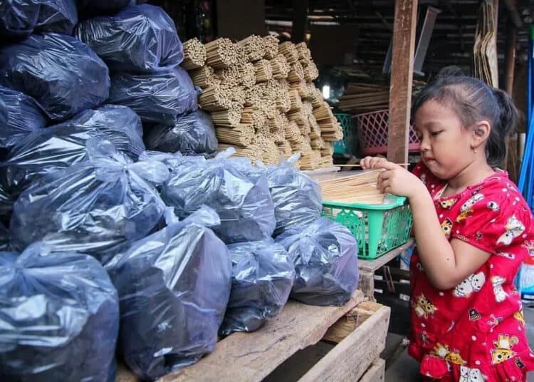 PEDAGANG ARANG (8)