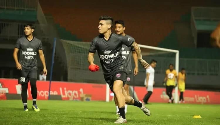 TETAPKAN KANDANG: Pemain Persita Mateo Bustos melakukan latihan beberapa waktu lalu. Persita menetapkan Stadion Sport Centre Kelapa Dua sebagai kandang dalam lanjutan Liga 1 tahun 2020.  (HUMAS PERSITA FOR SATELIT NEWS)