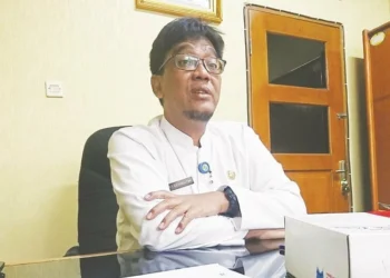 WAWANCARA: Kepala Dinas Pekerjaan Umum dan Penataan Ruang (PUPR) Kota Tangerang, Decky Priambodo Koesrindartono. (IRFAN/SATELIT NEWS)