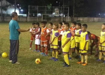 KOMPETISI TERBATAS : Sekolah Sepakbola Cipondoh Putra Kota Tangerang mengikuti kompetisi terbatas. (ISTIMEWA)